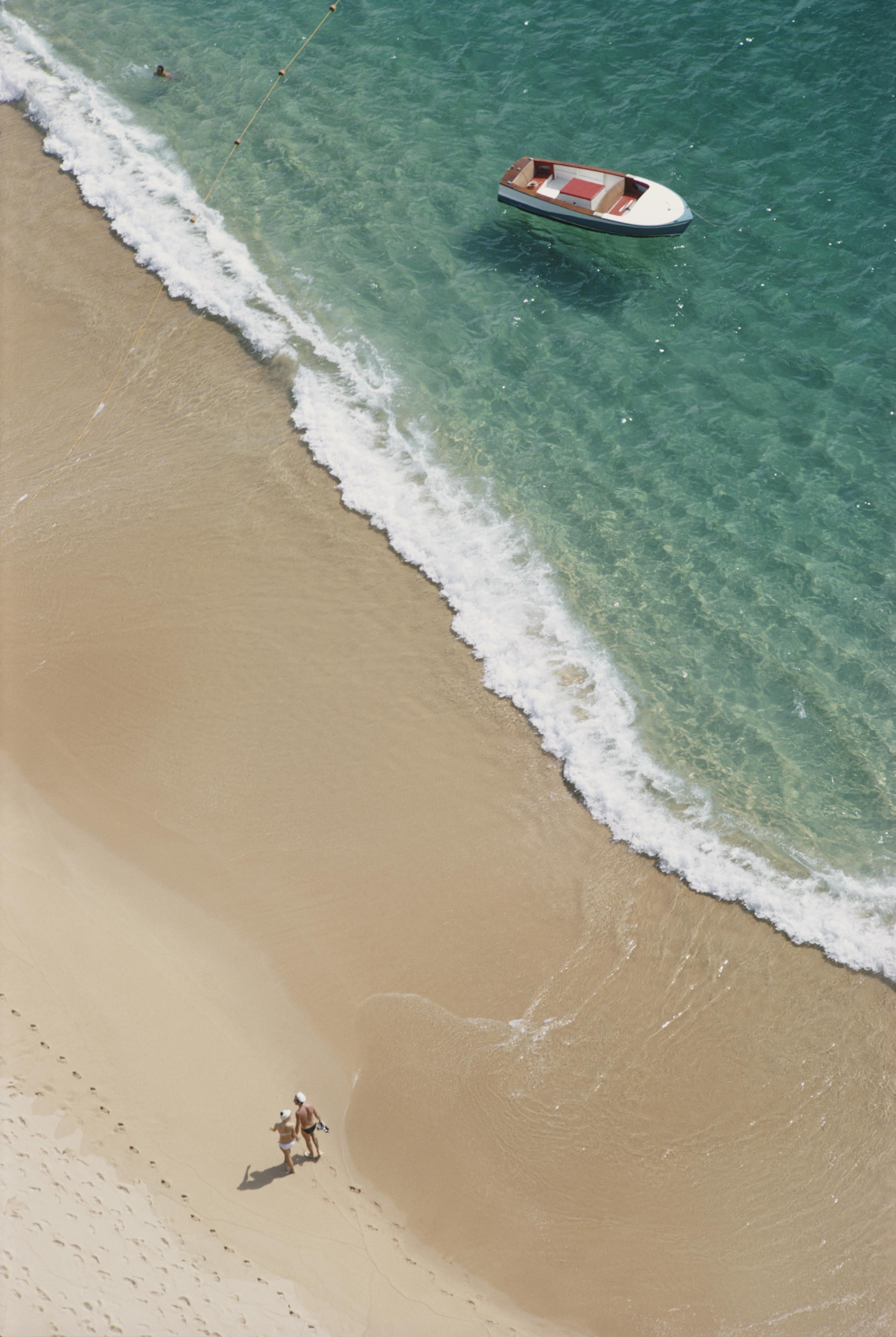 plage de Caleta, Acapulco, 1968 Slim Aarons, édition limitée du domaine 

Un couple marche sur la plage de Caleta en se tenant la main, Acapulco, Mexique, 1968. (Photo par Slim Aarons/Hulton Archive/Getty Images)

Produit à partir de la transparence