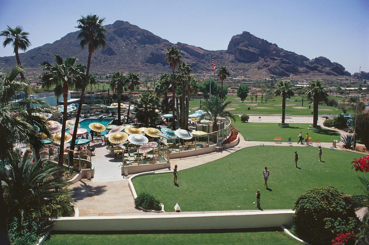 Édition limitée « Camelback Inn » de Slim Aarons, 1967 en vente 1