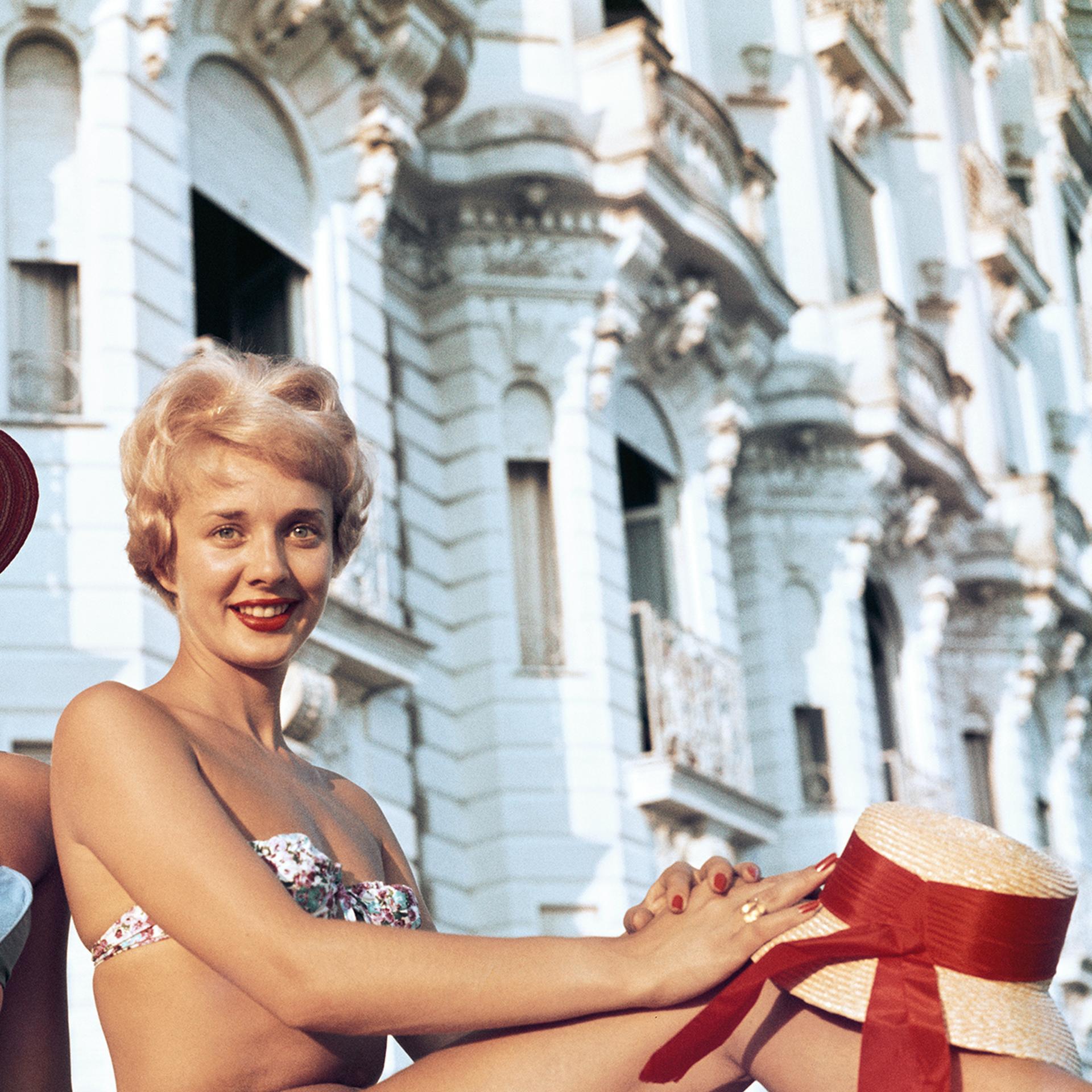 Cannes Girls, France, Édition limitée, Photographie de portrait en vente 2