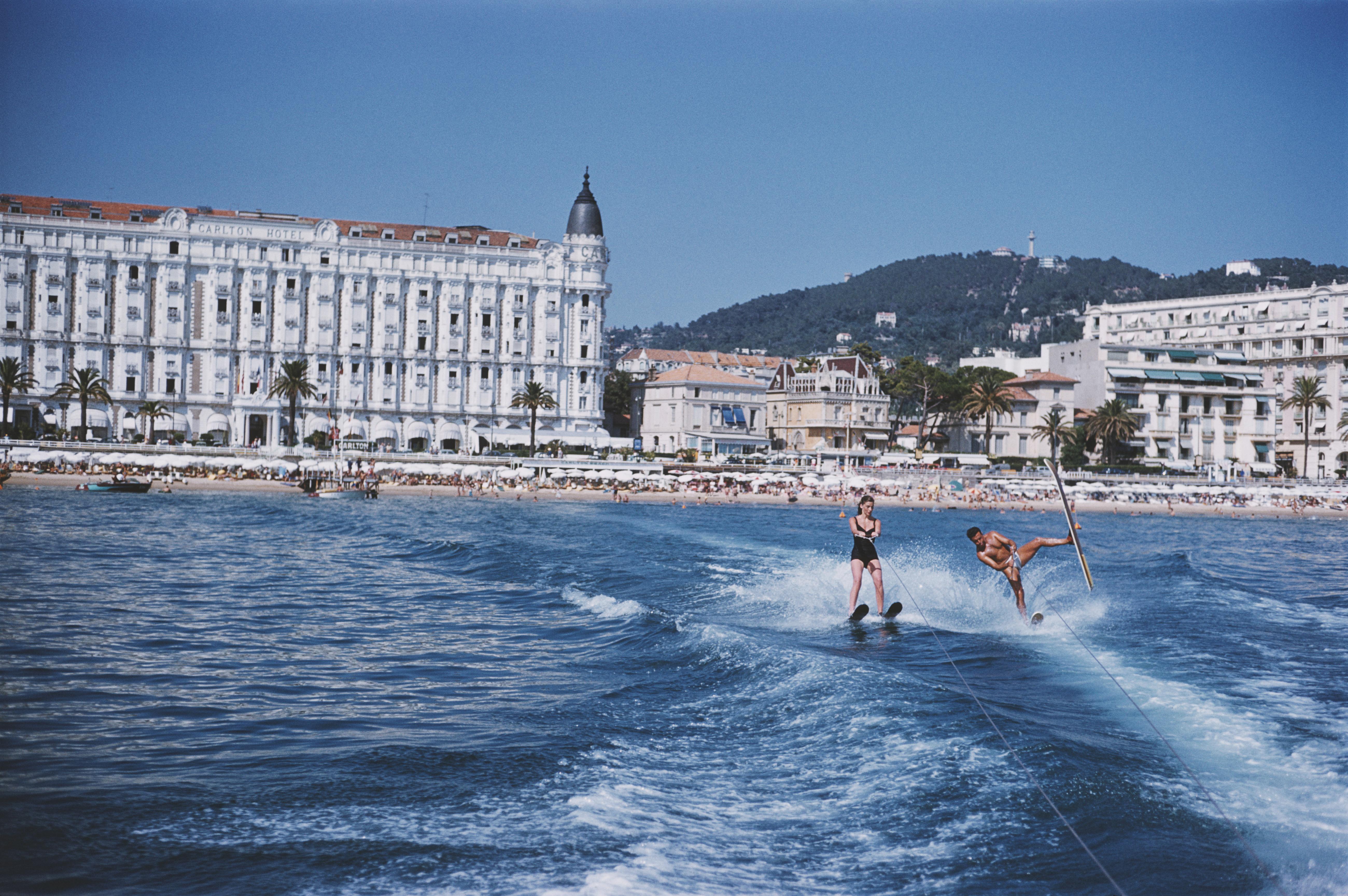 'Cannes Watersports' 1958 Slim Aarons Limited Estate Edition Print 


Holidaymakers waterskiing in front of the Carlton Hotel, Cannes, 1958.

Produced from the original transparency
Certificate of authenticity supplied 
Archive stamped

Paper Size 
