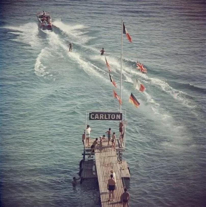 Cannes Watersports 
1958
by Slim Aarons

Slim Aarons Limited Estate Edition

Holidaymakers waterskiing from the pier of the Carlton Hotel, Cannes, 1958.

unframed
c type print
printed 2023
20 x 20"  - paper size


Limited to 150 prints only –