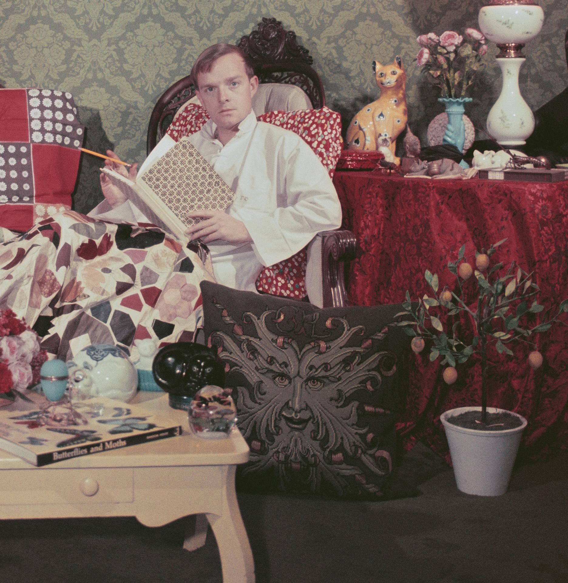 Capote zu Hause, New York, Nachlassausgabe, Porträtfotografie (Realismus), Photograph, von Slim Aarons