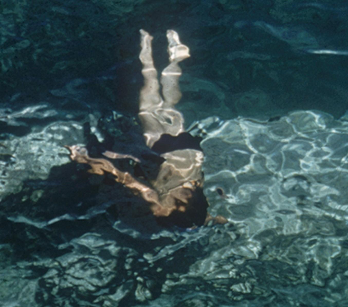 Vacanza a Capri, 1958 - Snorkeling al largo dell'isola di Capri in acque cristalline di Slim Aarons

Stampa 16 x 20