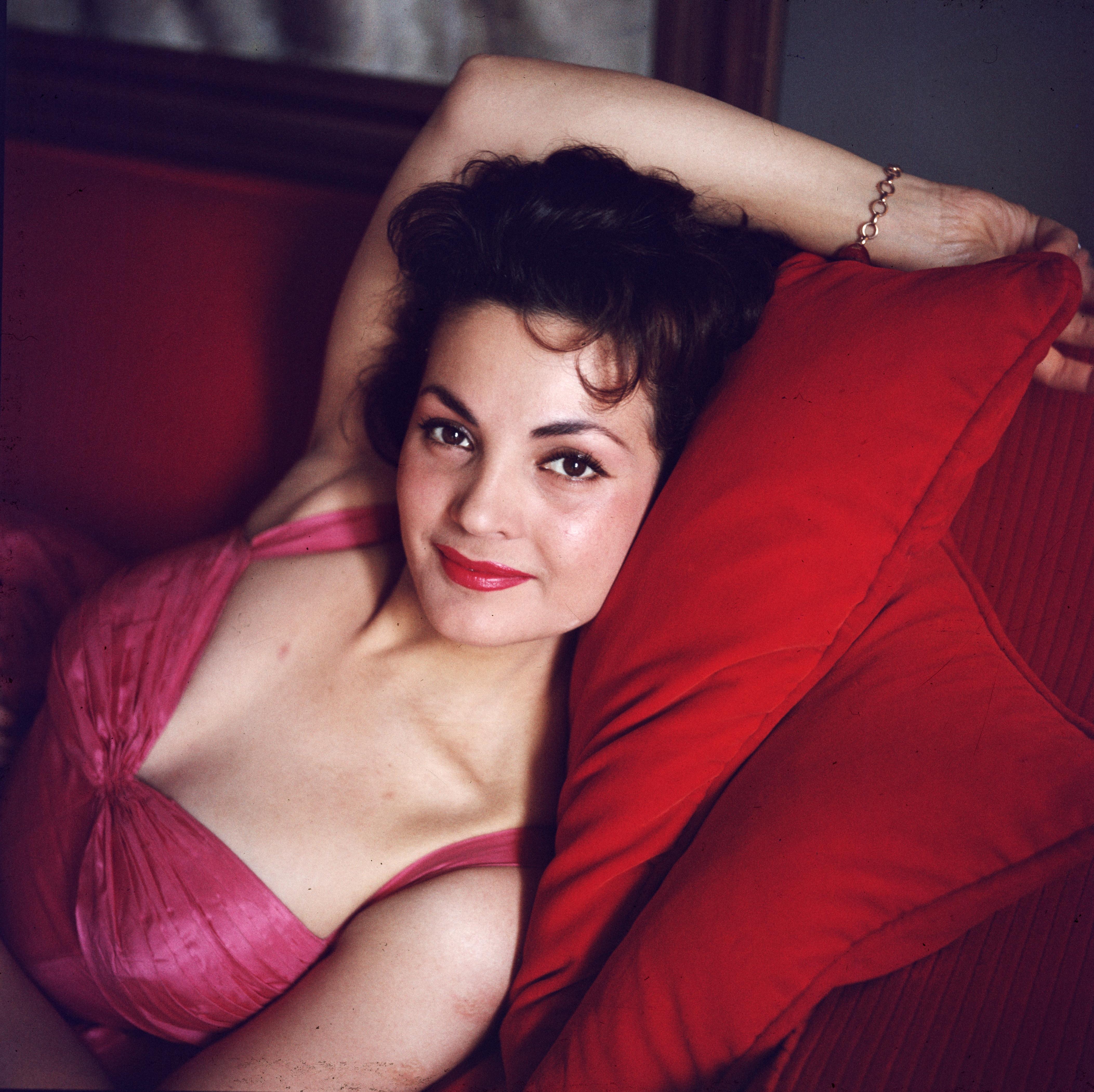 L'attrice e cantante spagnola Carmen Sevilla. (Foto di Slim Aarons/Getty Images)

Slim Aarons
Carmen Sevilla
Stampa cromogenica Lambda
1957, stampato successivamente
Edizione Slim Aarons Estate
Spedizione gratuita dal rivenditore al tuo corniciaio,