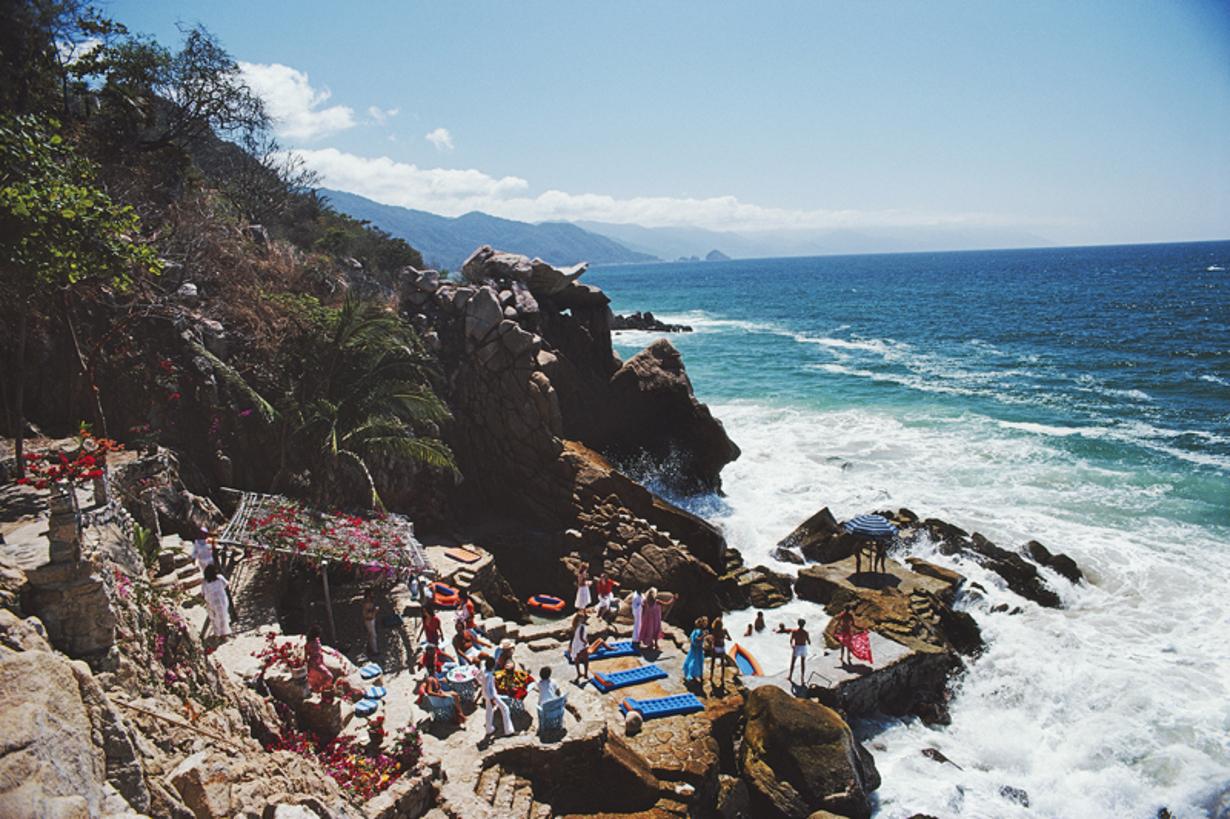 Casa Las LAS 
1979
par Slim Aarons

Slim Aarons Limited Estate Edition

Piscine de LAS à la Casa Las Estacas, dans la station balnéaire de Puerto Vallarta, Jalisco, Mexique, avril 1979

non encadré
A.I.C. print
imprimé 2023
20 x 24"  - format du