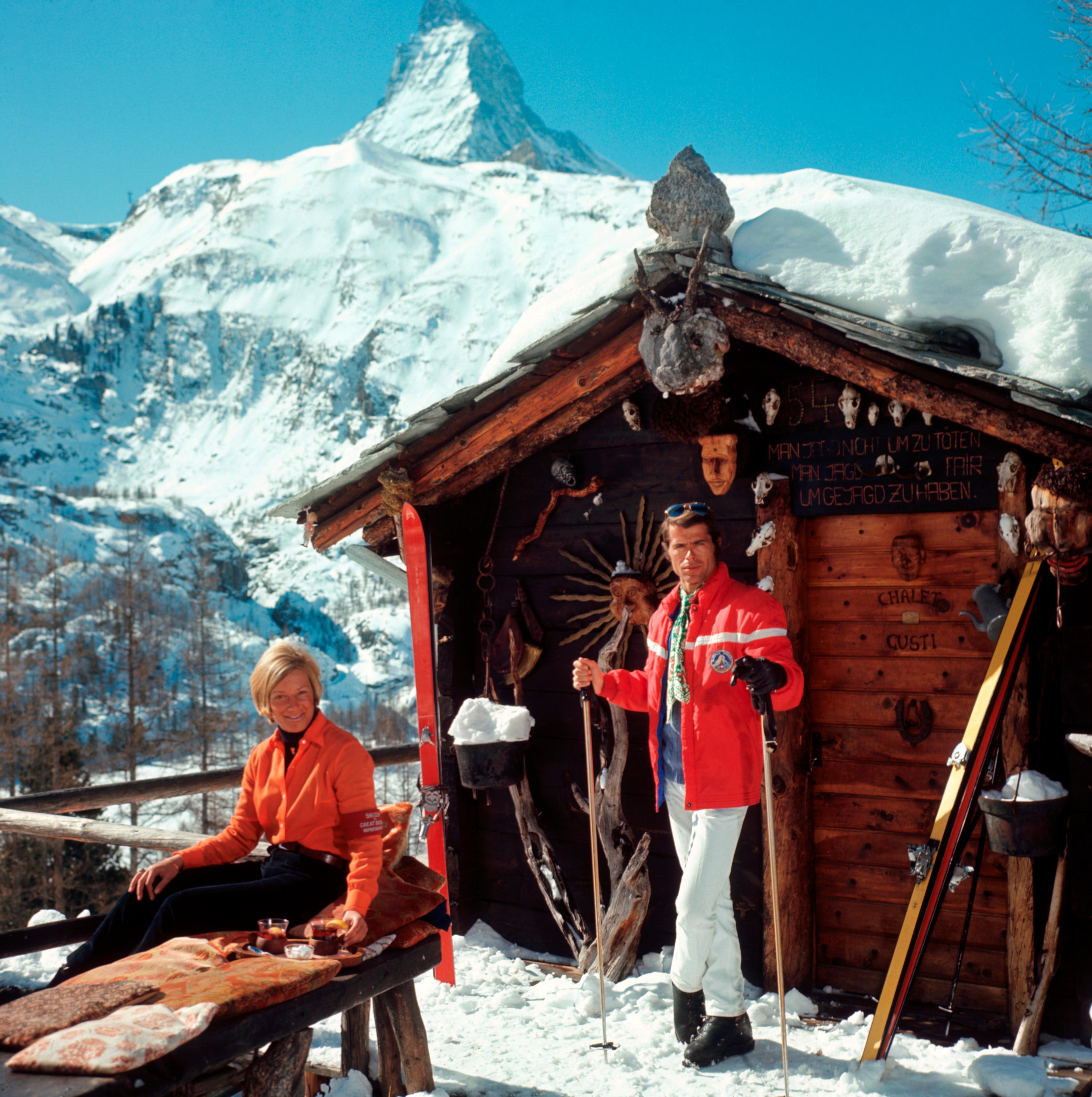 'Chalet Costi' 1968 Slim Aarons Limited Estate Edition

Skiers outside the Chalet Costi in Zermatt, 1968. 

Produced from the original transparency
Certificate of authenticity supplied 
30x30 inches / 76 x 76 cm paper size 

Authorised and issued by