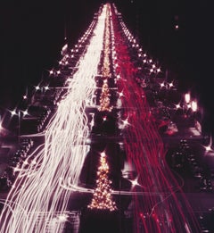 Weihnachts Traffic von Slim Aarons (Landschaftsfotografie)