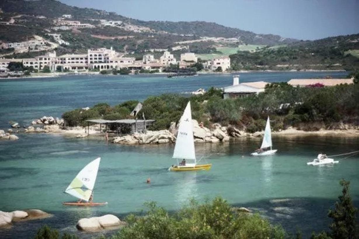 Costa Smeralda, Sardinia 
1978
by Slim Aarons

Slim Aarons Limited Estate Edition

Sailboats on the waters of the Costa Smeralda in Sardinia, Italy, in September 1978. 

unframed
c type print
printed 2023
16×20 inches - paper size


Limited to 150