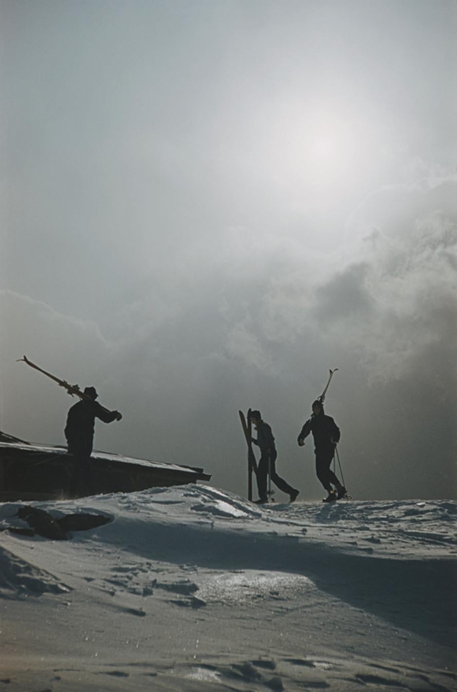 Cranmore Mountain Skiers 
1955
by Slim Aarons

Slim Aarons Limited Estate Edition

Skiers at the Cranmore Mountain Resort, North Conway, New Hampshire, USA, 1955

unframed
silver gelatin print
printed 2023
20 × 16 inches - paper size


Limited to