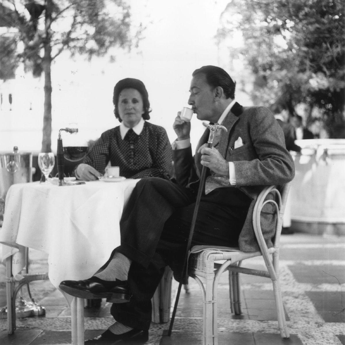 Black and White Photograph Slim Aarons - Dali et Gala (1955) Série limitée estampillée