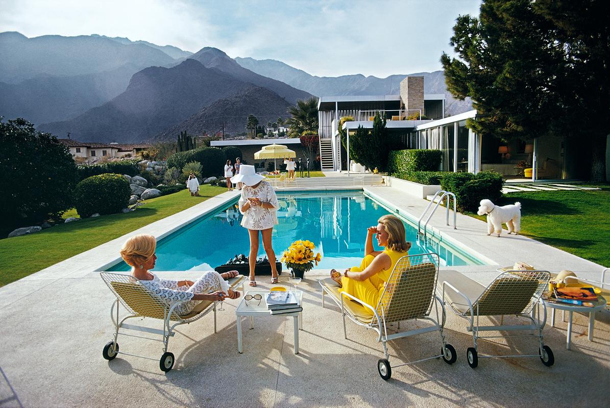 Casa del Deserto Kaufmann 

Una festa a bordo piscina in una casa nel deserto, progettata da Richard Neutra per Edgar J. Kaufmann, a Palm Springs, nel gennaio 1970. Questa fotografia è stata scattata durante la stessa festa della foto di Slim Aarons