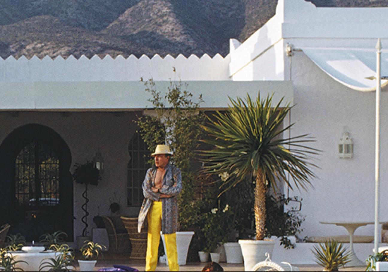 El Venero, 1971 - Édition limitée, estampillée par la succession, photographie numérique de type C - Bleu Landscape Photograph par Slim Aarons