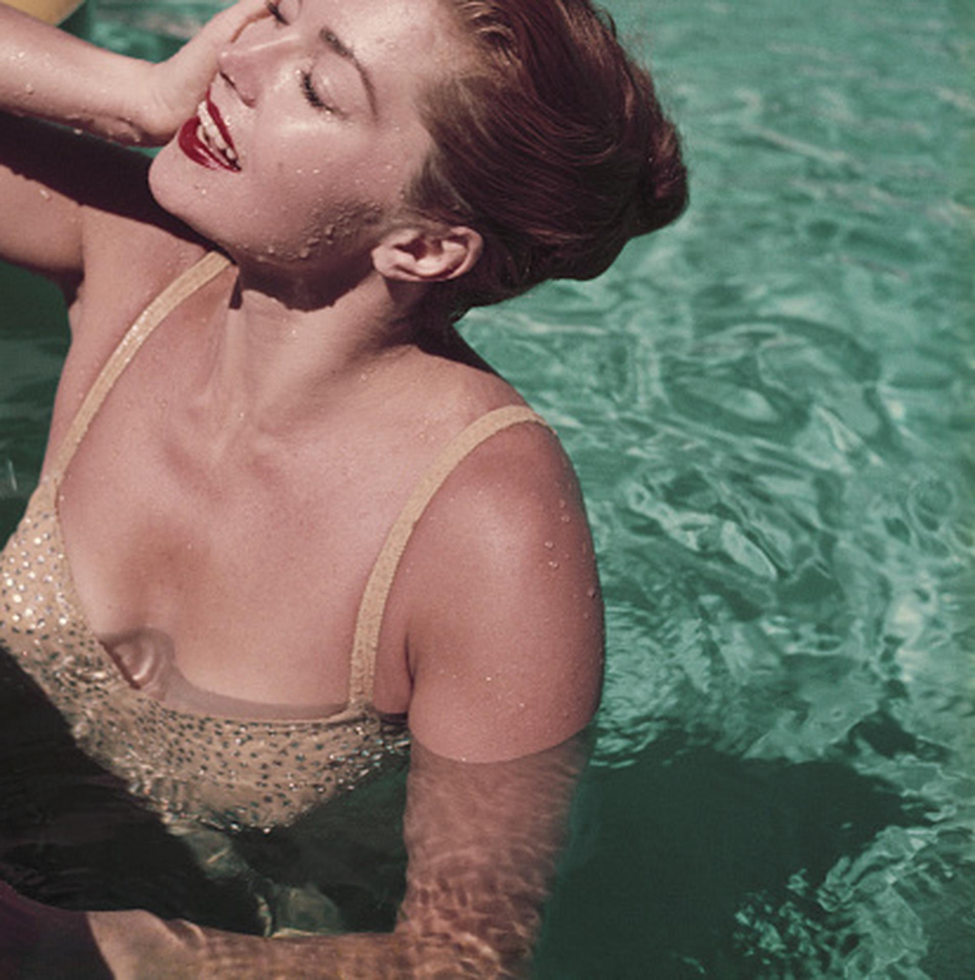 Esther Williams, Florida, Nachlassausgabe, Porträtfotografie (Grau), Color Photograph, von Slim Aarons