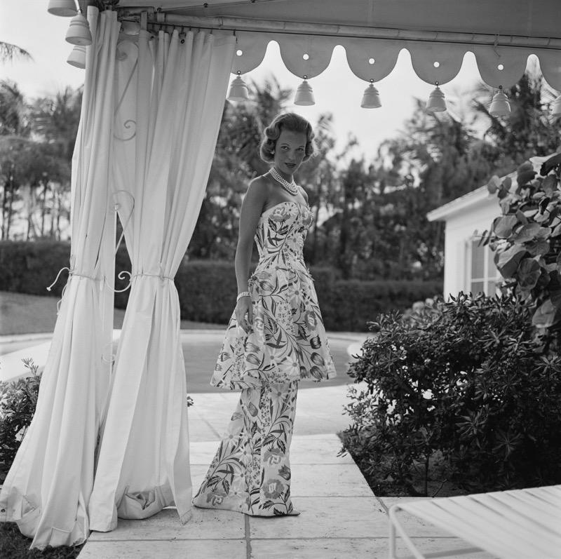 Slim Aarons Black and White Photograph -  Evening Dress (1955) Limited Estate Stamped - Grande XL