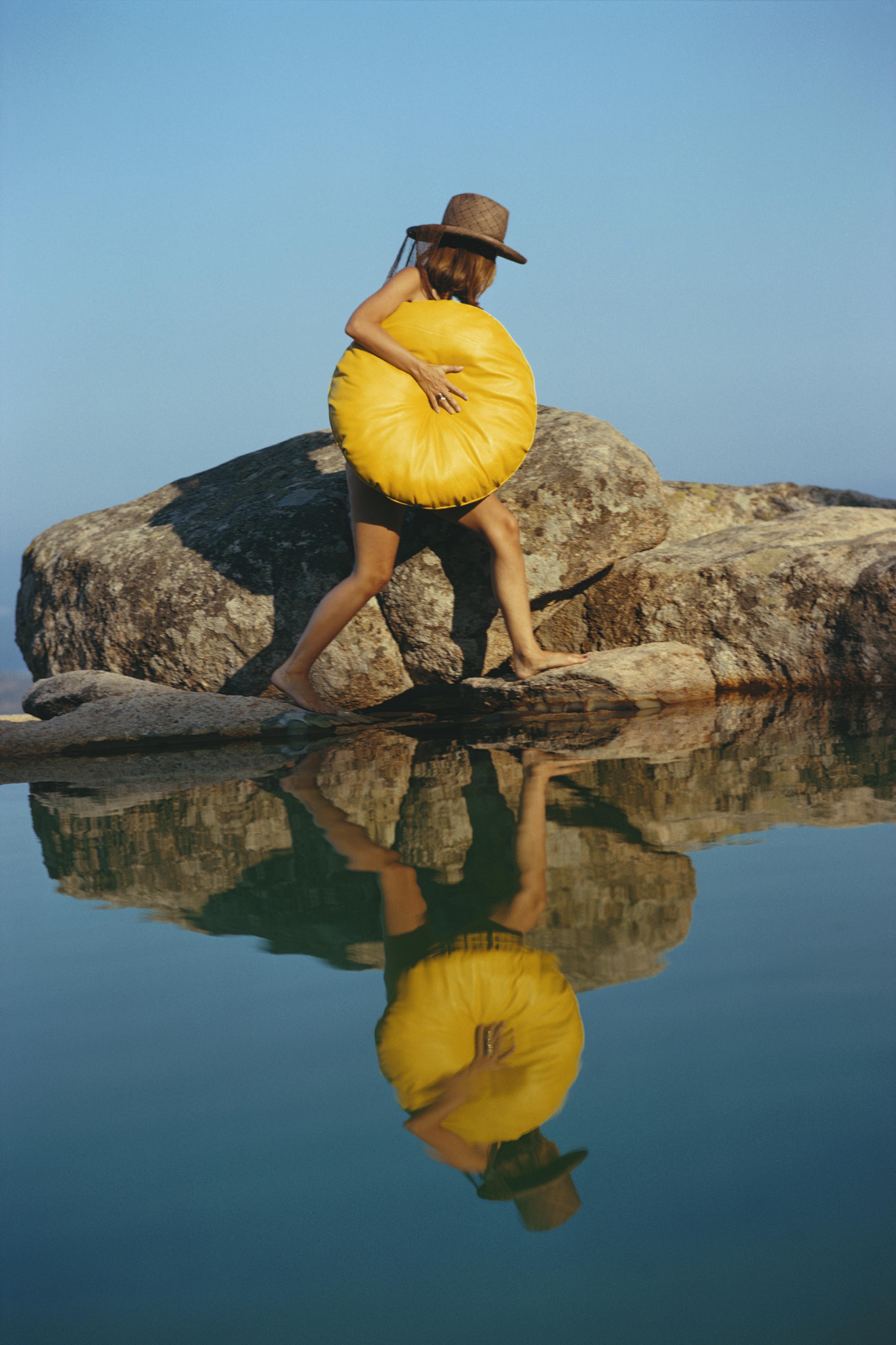 'Finding A Spot' 1973 Slim Aarons Limited Estate Edition Print 

A sunbather at the seaside-style pool of Jacques Couelle's home 'Monte Mano', on the Costa Smeralda, Sardinia, August 1973. 
(Photo by Slim Aarons/Hulton Archive/Getty