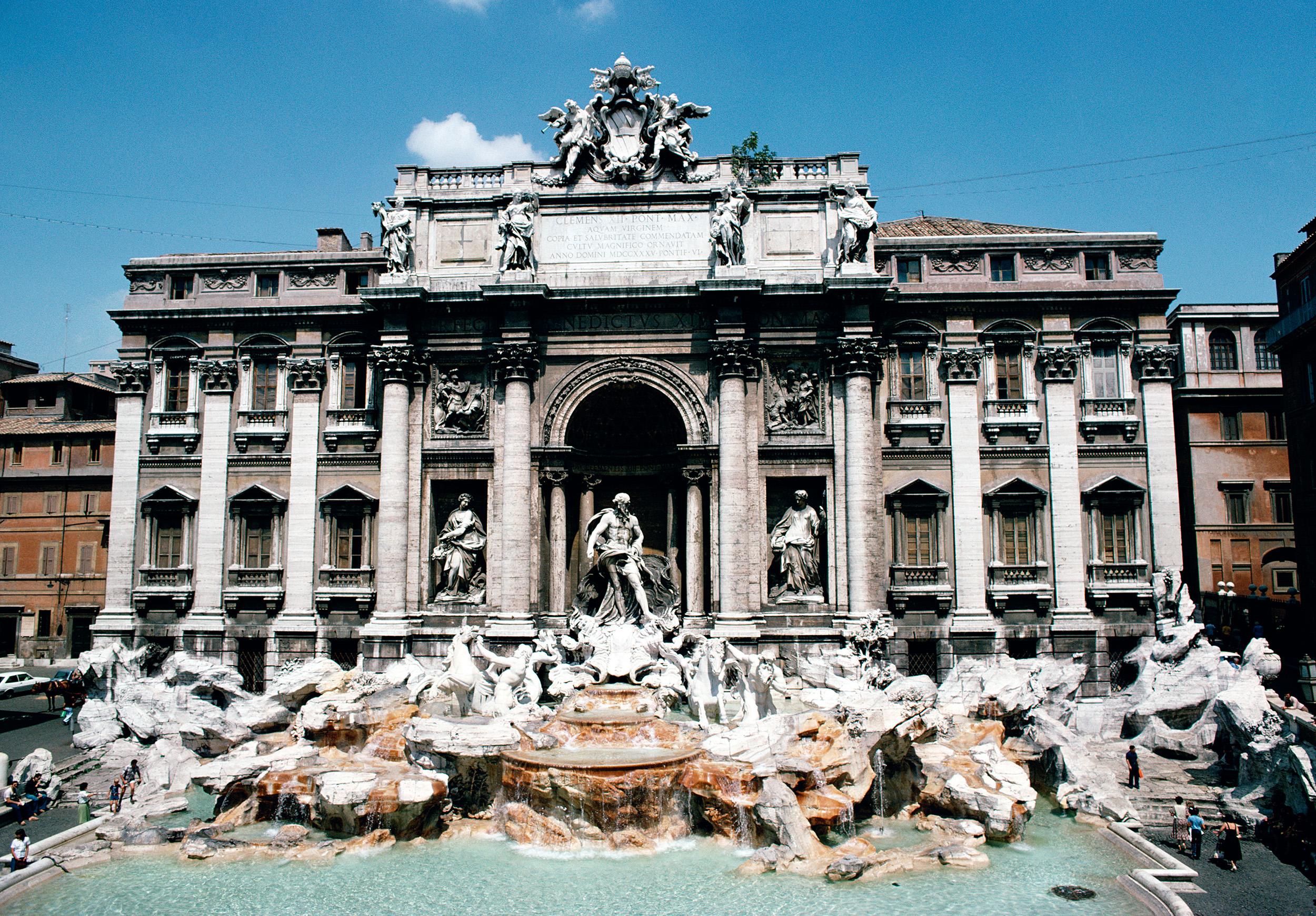 Slim Aarons Color Photograph – Fontana di Trevi, Nachlass-Ausgabe