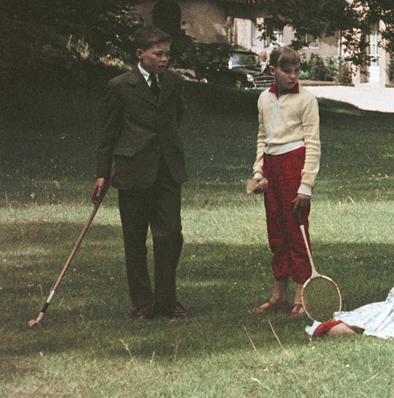 Casa señorial francesa, 1956 - Castillo francés y paisaje rural cerca de Versalles por Slim Aarons

Impresión de 16 x 20 pulgadas.
Estampado de edición limitada Estate Stamped Print.
Edición de 150 ejemplares.
Impreso más tarde.

Casa solariega