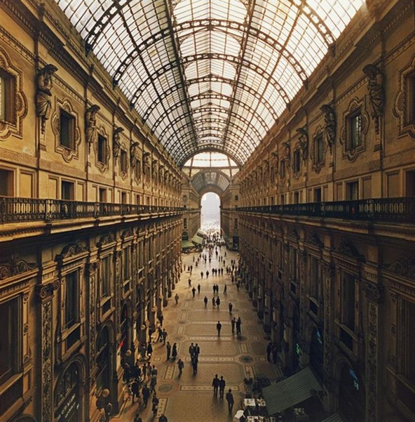 Galleria Vittorio Emanuele II 
1960
by Slim Aarons

Slim Aarons Limited Estate Edition

View looking down the Galleria Vittorio Emanuele II in Milan, Italy, 1960. Opened in 1890, the covered arcade is on the northern side of the Piazza del