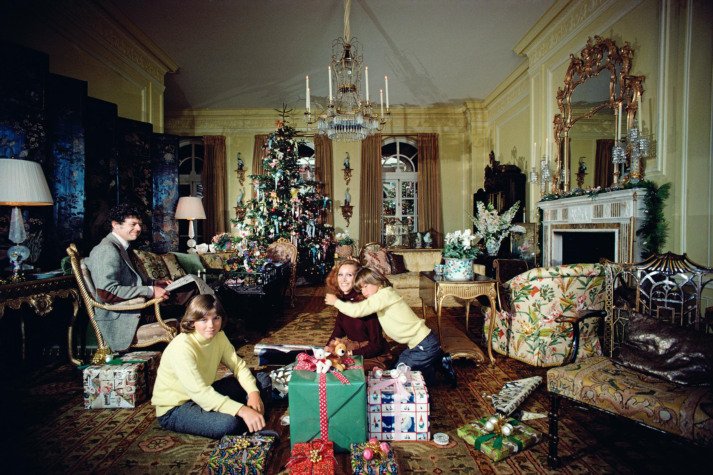 1979, Ann and Gordon Getty and two of their four sons, Andrew and Billy, at home for Christmas, San Francisco.

Slim Aarons
Getty Christmas
1979 (printed later)
C print 
Estate stamped and numbered edition of 150 
with Certificate of