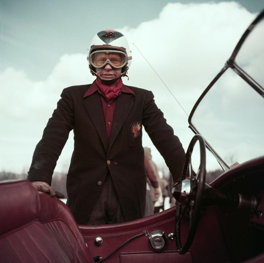Figurative Photograph di Slim Aarons - Gordon C. MacKenzie, New Hampshire, Edizione Estate, Ritratto fotografico