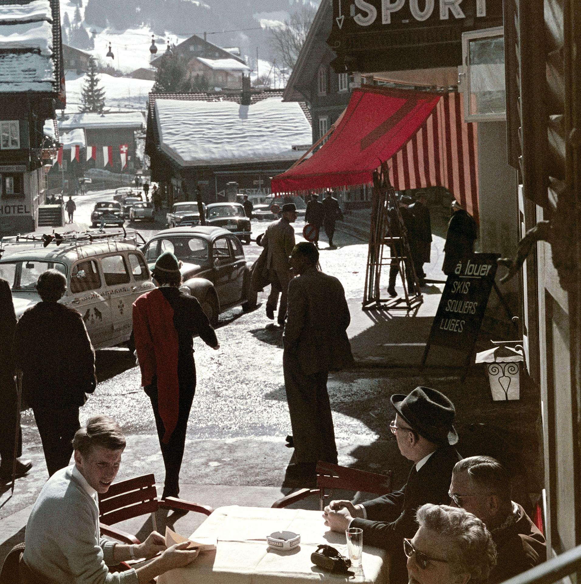 Gstaad Stadtzentrum, Schweiz, Nachlassausgabe, Landschaftsfotografie im Angebot 1