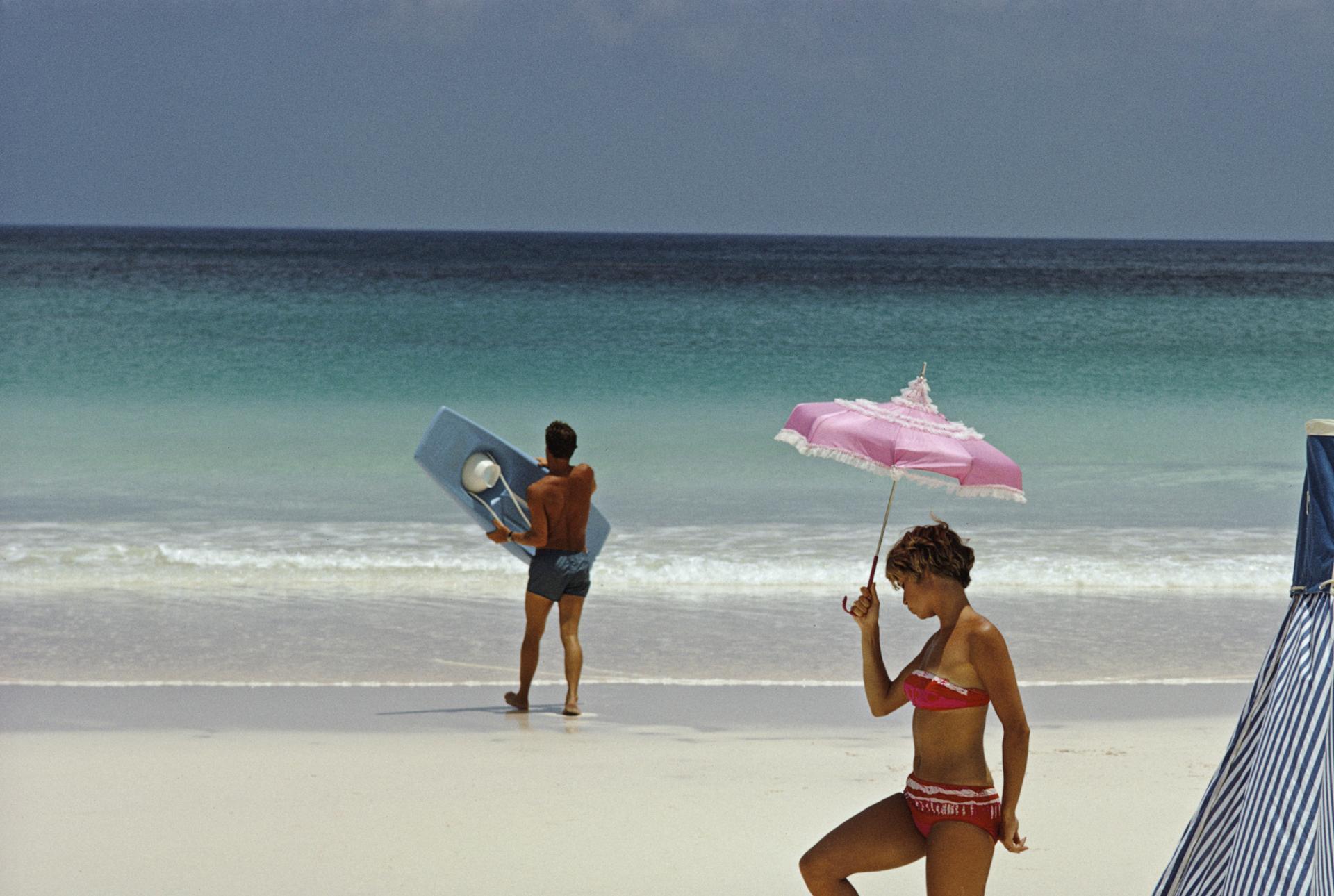 Harbour Island, Bahamas - Landscape Photograph Grigio di Slim Aarons