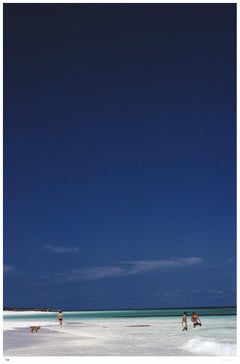 'Harbour Isle Beach' 1973 Slim Aarons Stampa d'archivio con francobollo in edizione limitata
