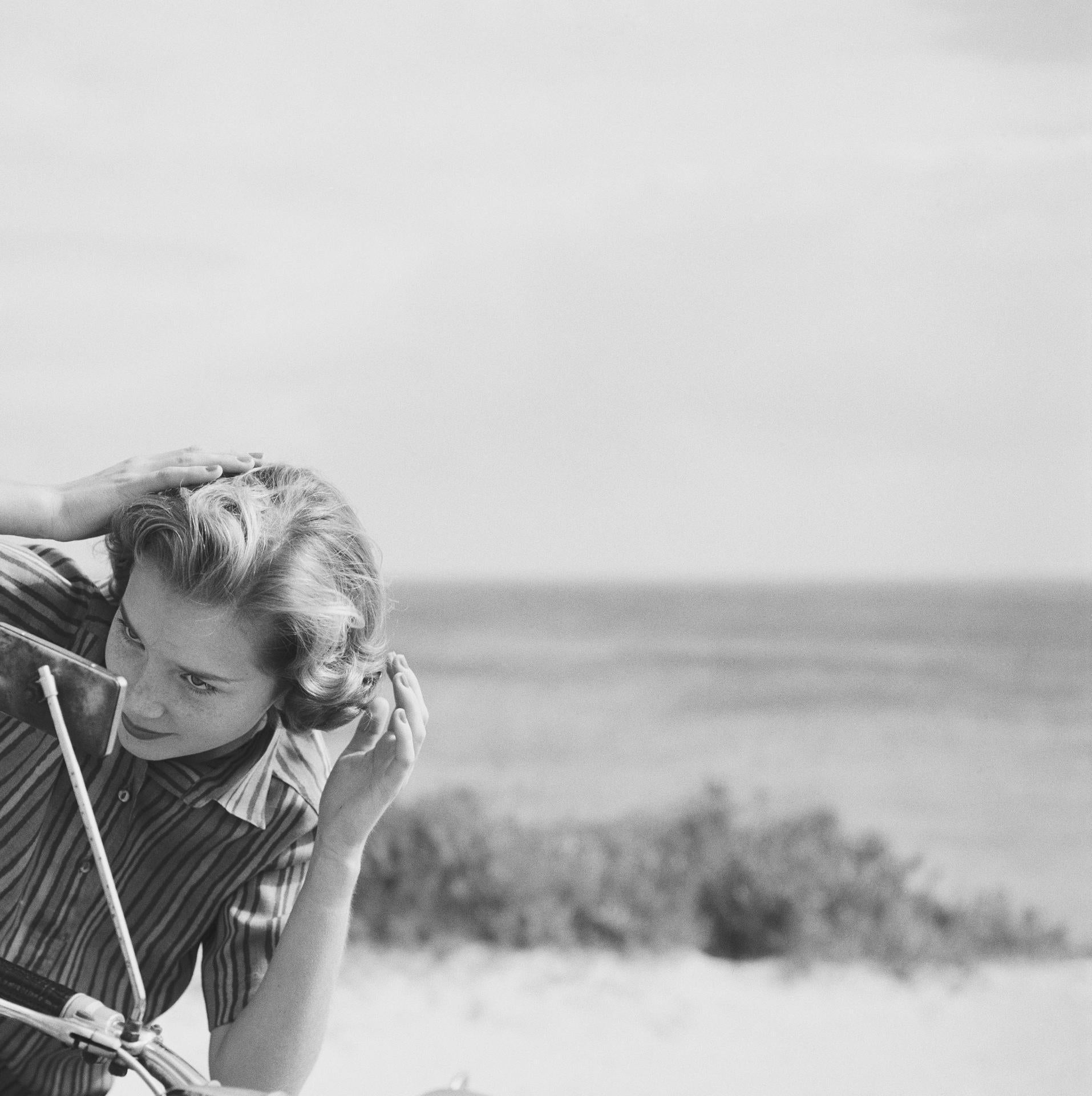Comprobación del pelo en vacaciones, Bermudas, Edición limitada, Fotografía de retrato en venta 1