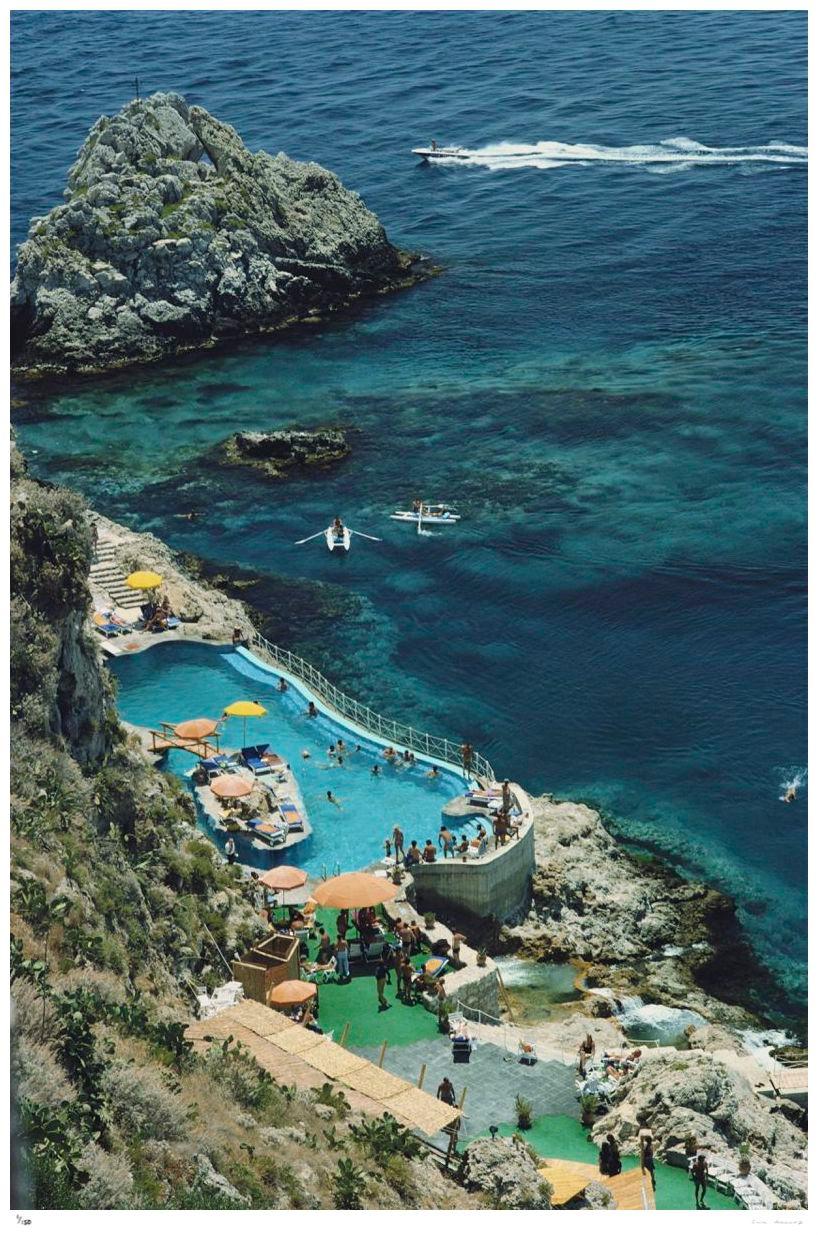 Hôtel Taormina Pool 1975 - Slim Aarons Estate Stamped