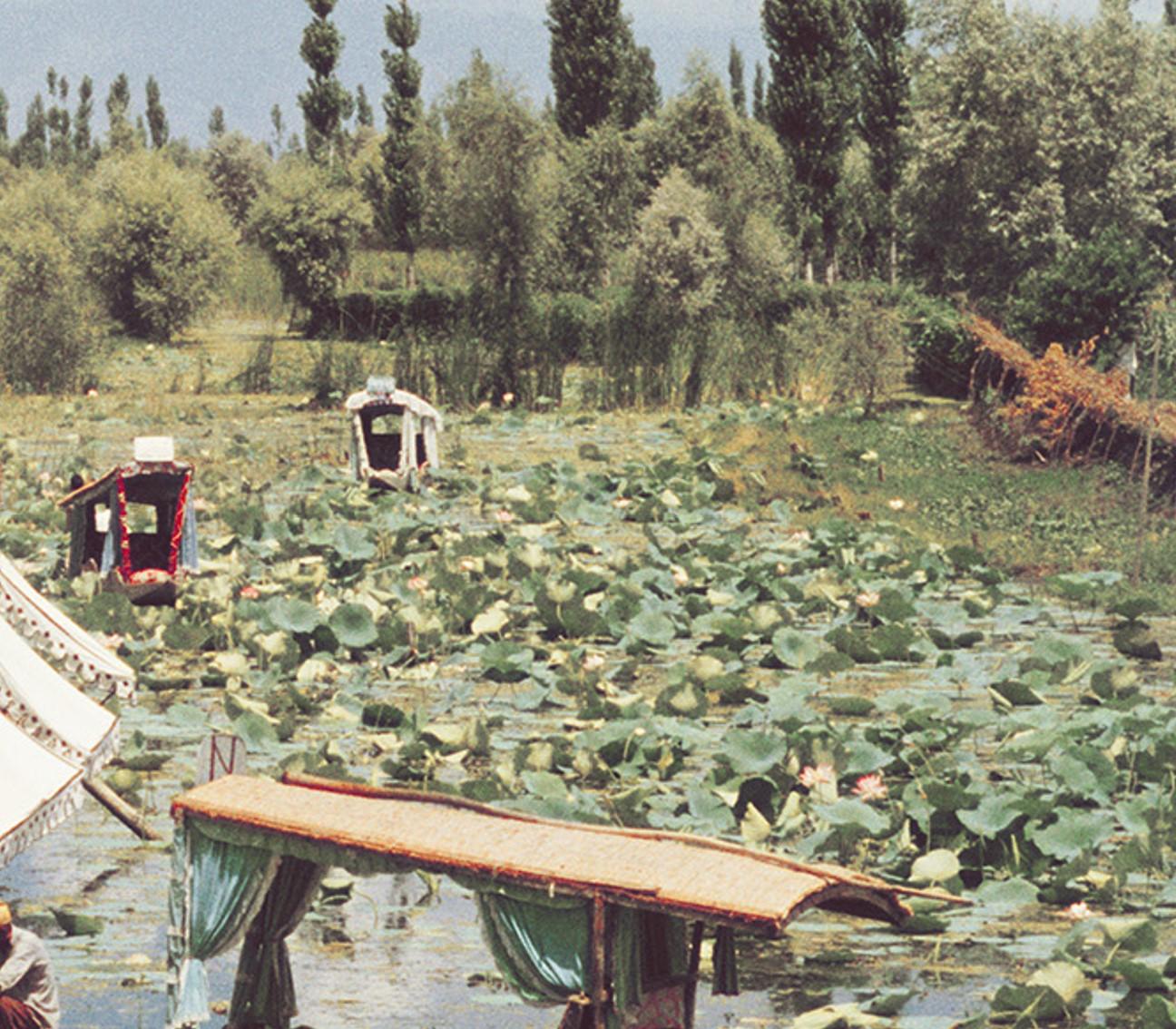 Jhelum River in Kashmir, 1961 - Luxury Watercraft Indian Natural Landscape For Sale 1