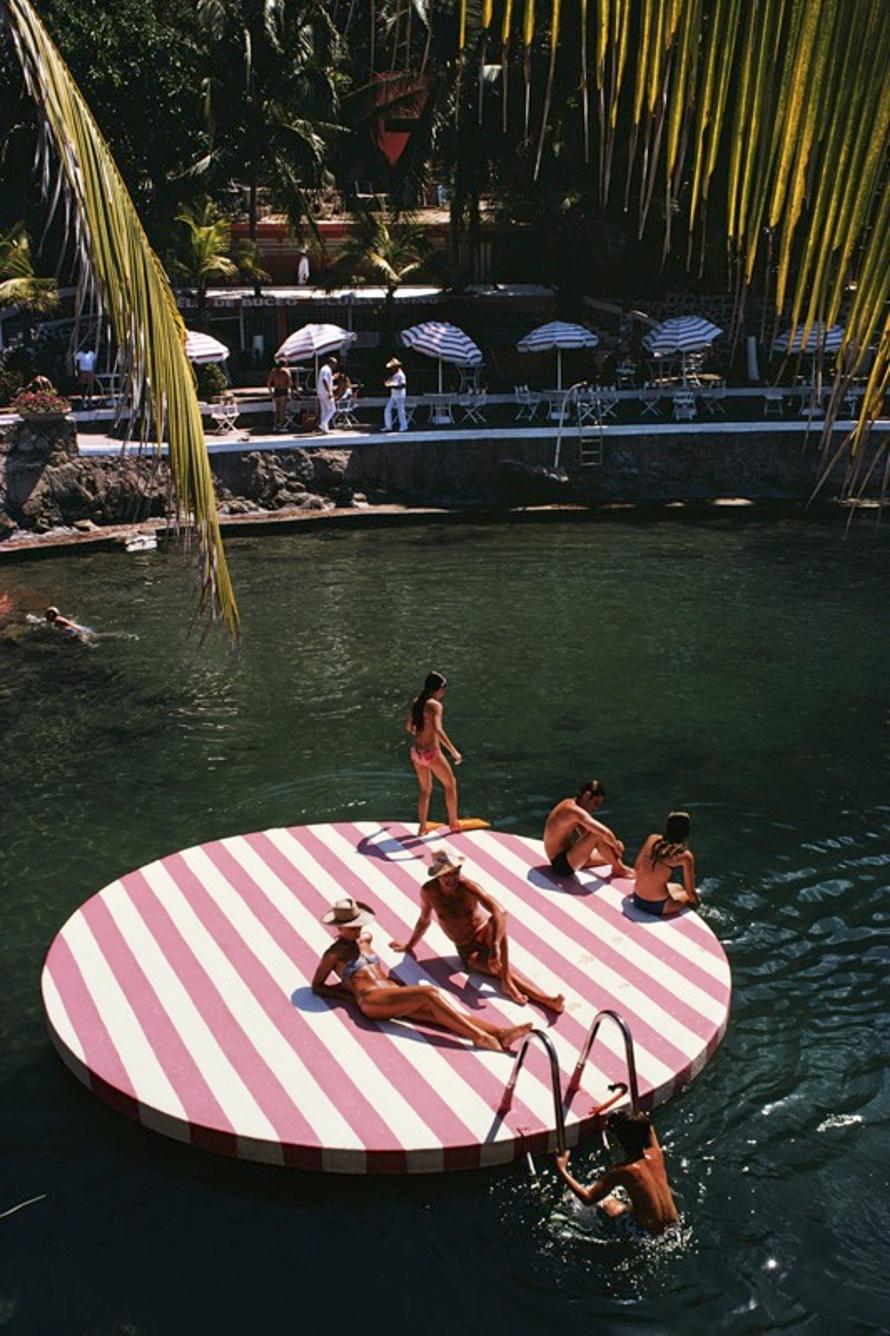 La Concha Beach Club 
1975
da Slim Aarons

Slim Aarons Edizione Limitata Estate

Bagnanti al La Concha Beach Club, Acapulco, Messico, febbraio 1975.

non incorniciato
c stampa di tipo
stampato 2023
20 × 16 pollici - formato carta


Limitato a 150