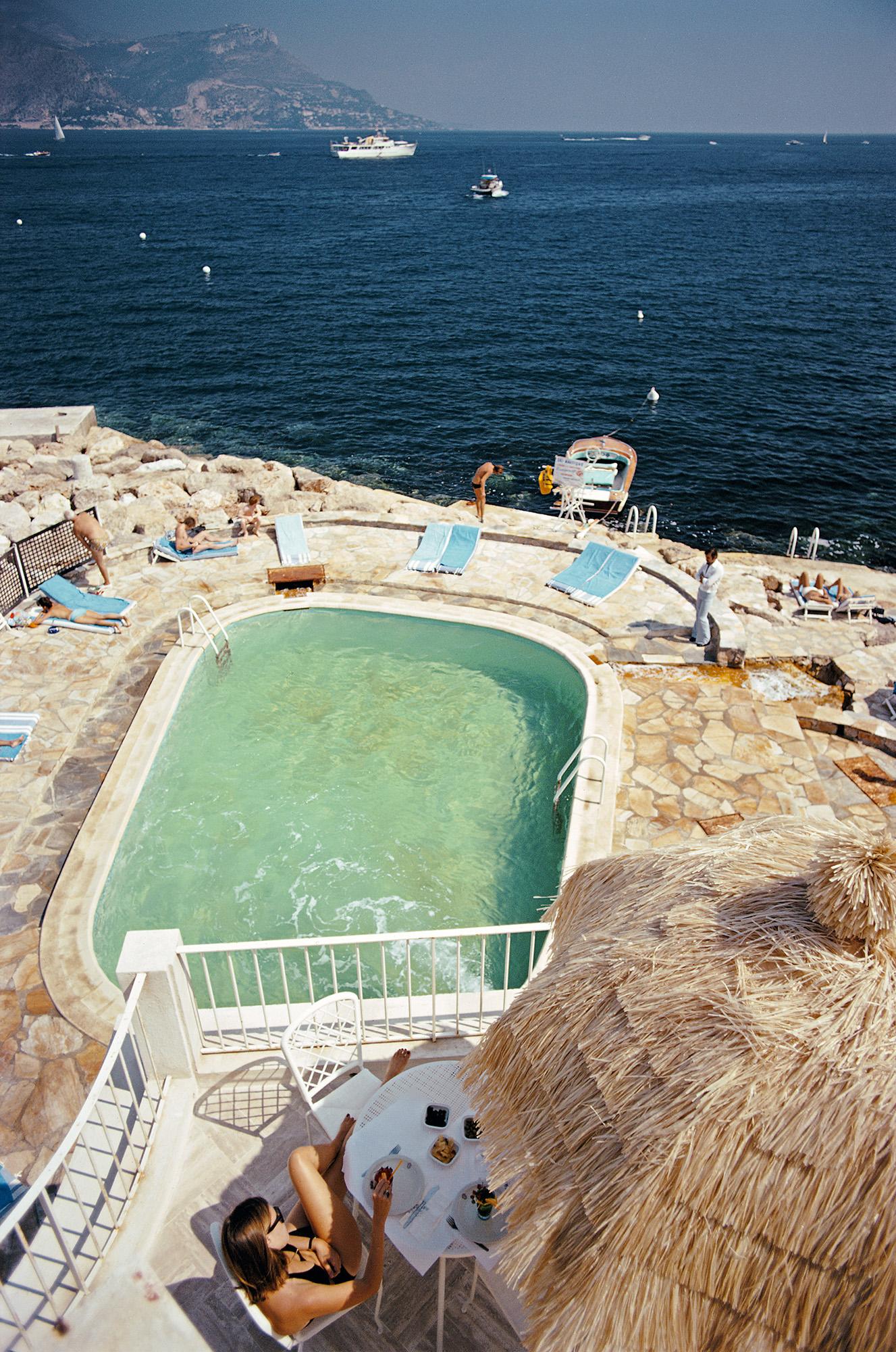 Landscape Photograph di Slim Aarons - La Voile d'Or, Francia, Edizione Estate, Fotografia di paesaggio