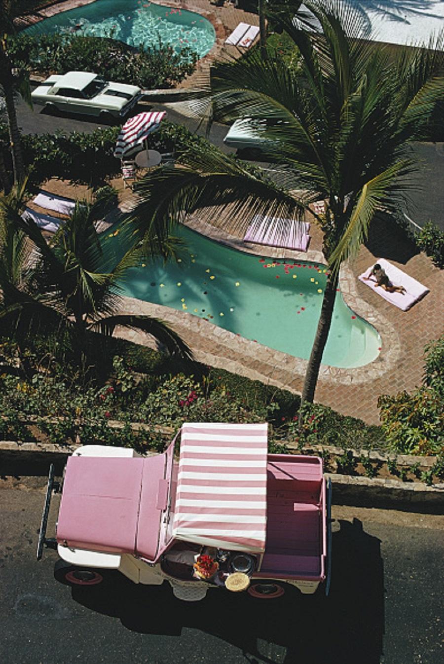 las Brisas' 1972 Slim Aarons Limited Estate Edition Druck 

Eine Villa in Las Brisas, Acapulco, Februar 1972.

Hergestellt aus der Originalfolie
Mitgeliefertes Echtheitszertifikat 
Archiv gestempelt

Papierformat  24x20 Zoll / 60 x 50 cm 
Limitierte