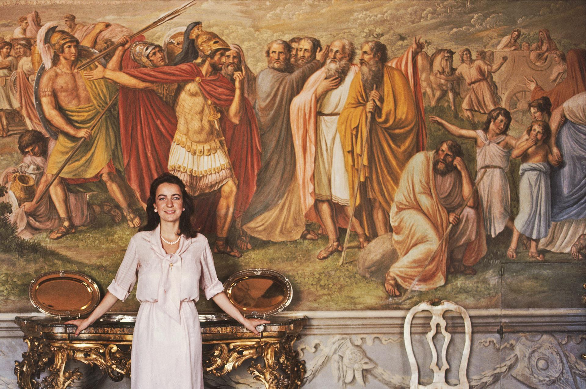 This early 1980s photograph, captured by society photographer Slim Aarons, features Italian fashion designer and daughter of Emilio Pucci, Laudomia Pucci, Florence, Italy.

This is an estate stamped and hand numbered edition of 150 with certificate