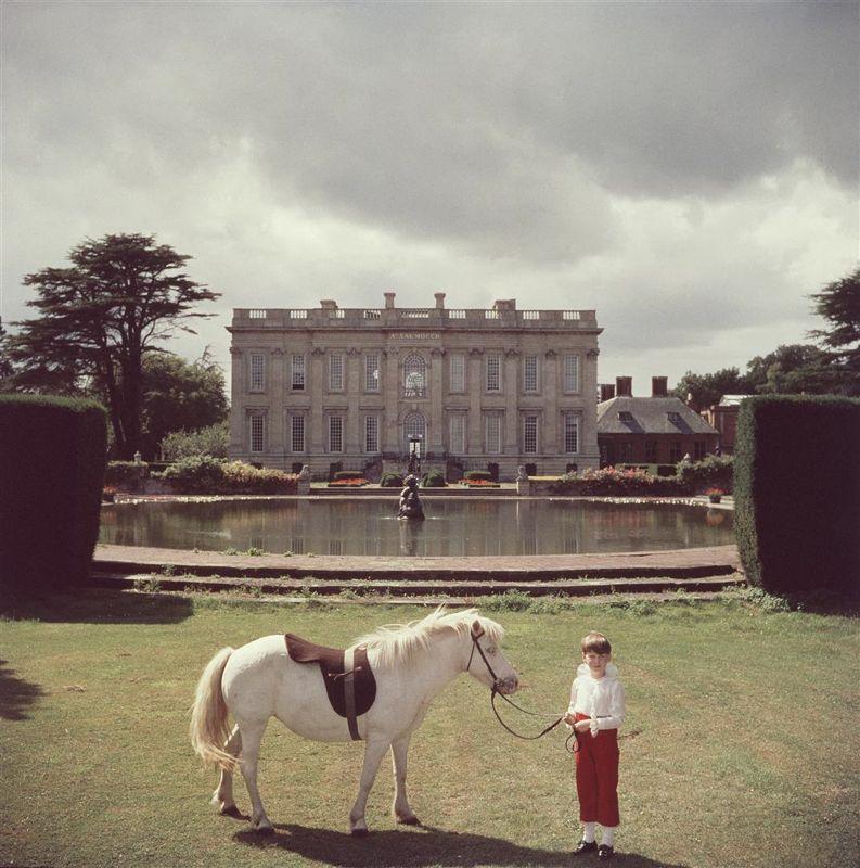 Slim Aarons Color Photograph - Lord Of All I Survey (1957) Limited Estate Stamped - Grande XL
