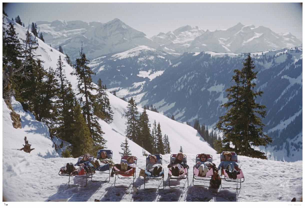 Se prélasser à Gstaad 1961 - Slim Aarons Estate Stamped