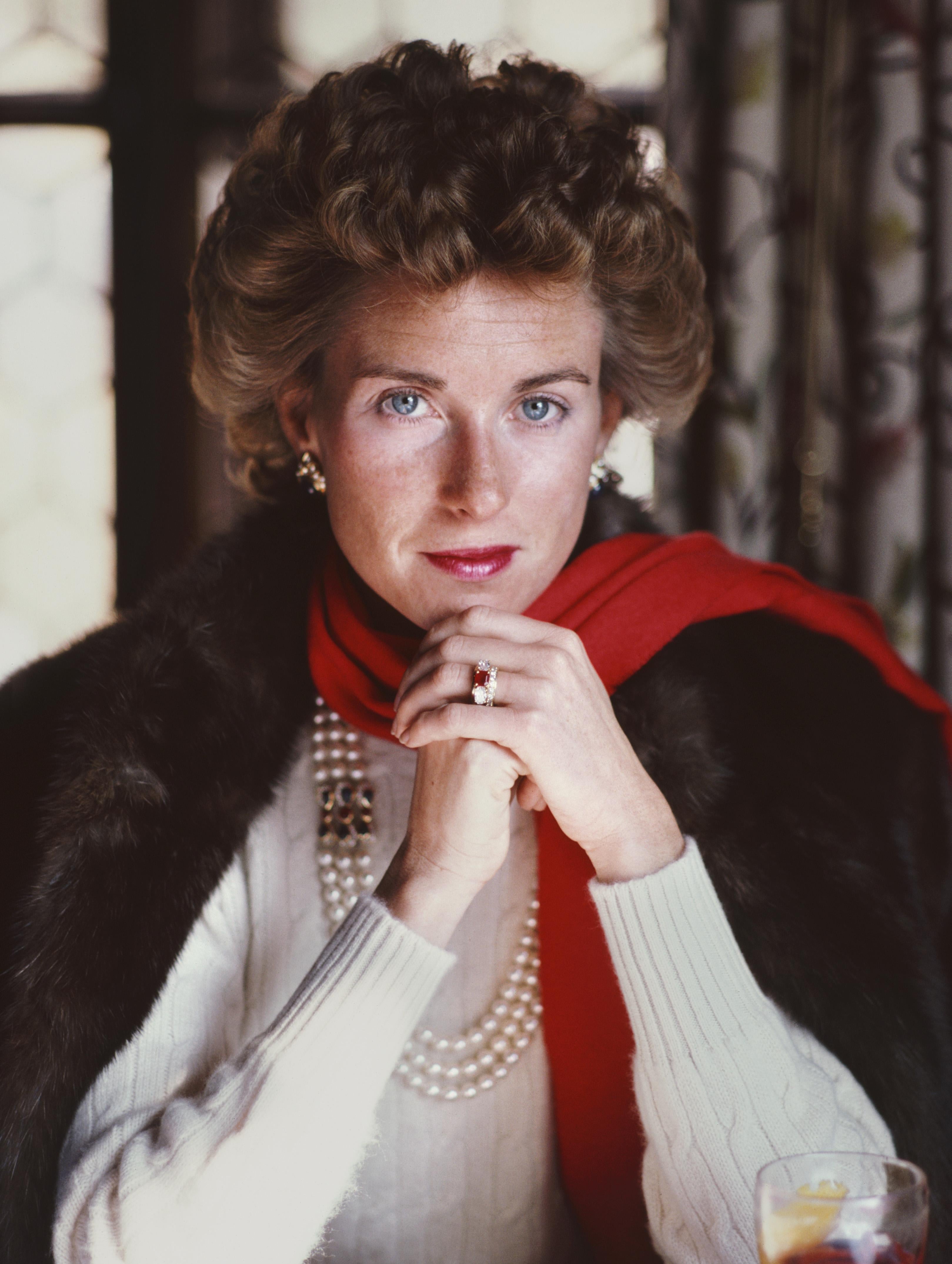 Slim Aarons Color Photograph – Lucy Hamilton, Nachlass-Ausgabe