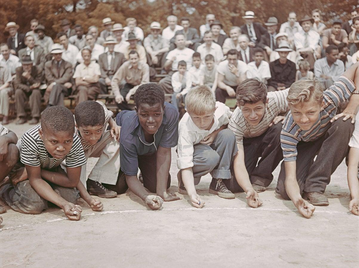 Portrait Photograph Slim Aarons - Championship Marbles, New York City, édition de succession, photographie de portrait