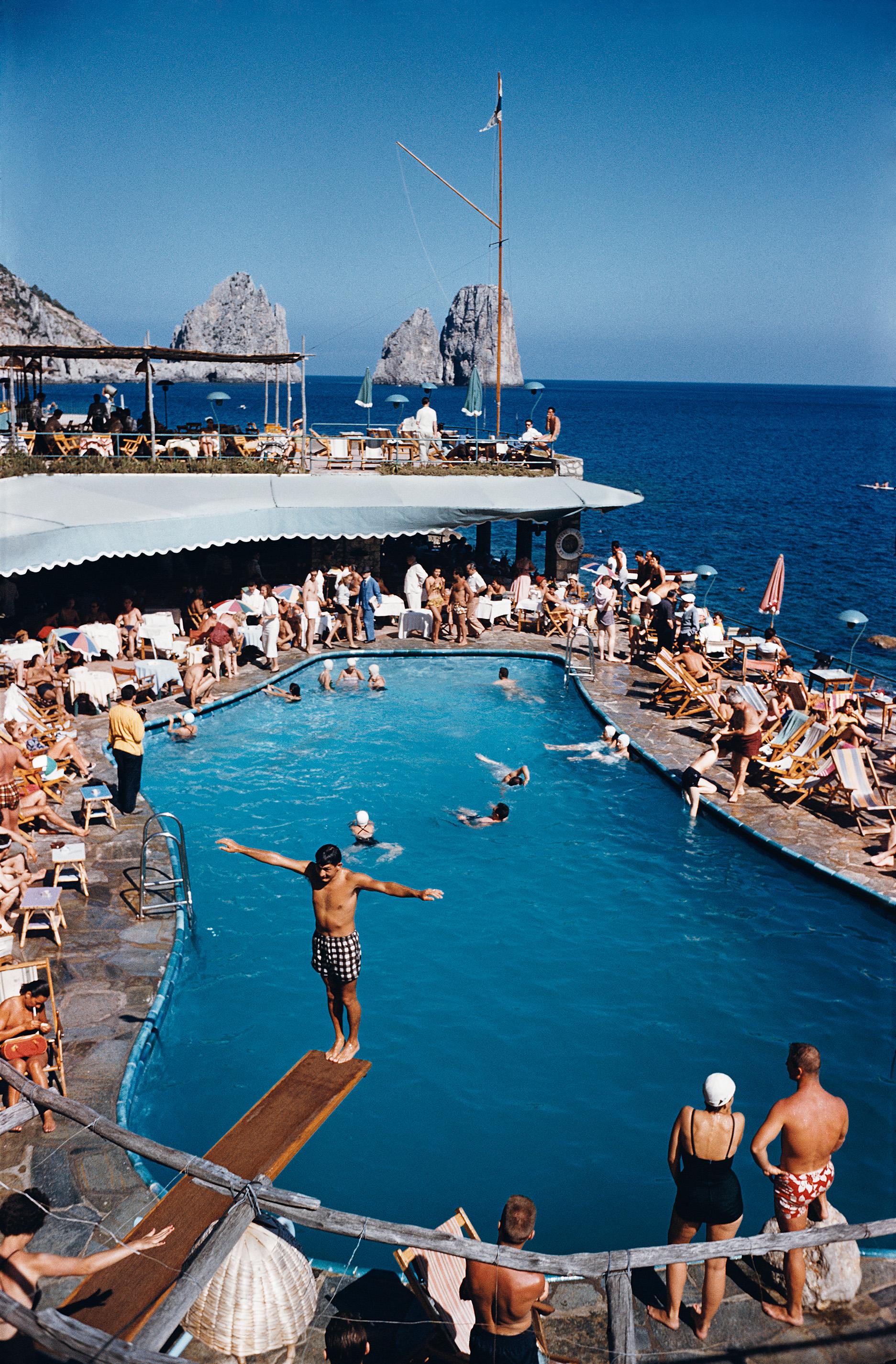 Slim Aarons Color Photograph – Marina Piccola, Nachlass Edition