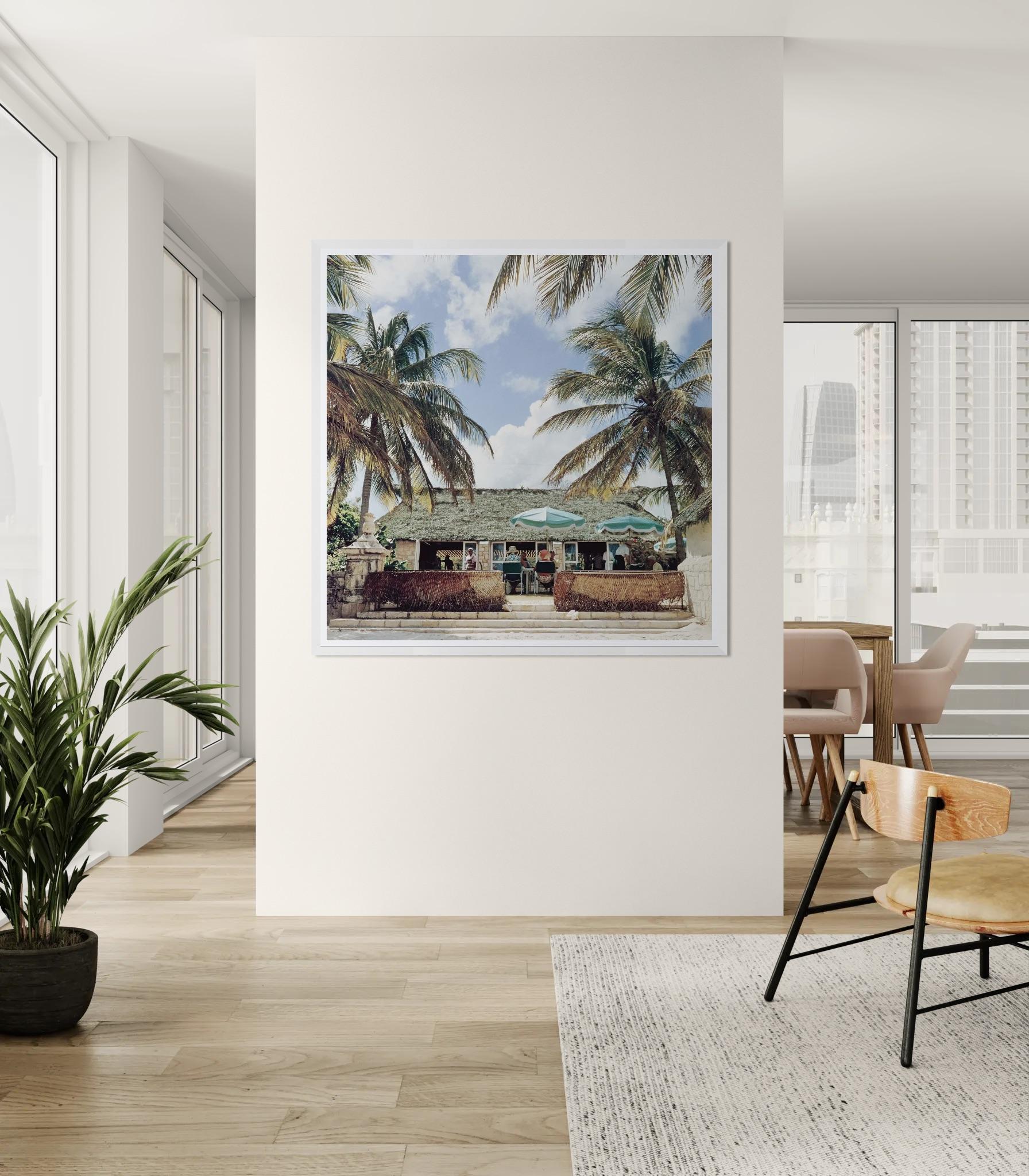 Mill Reef Club, Antigua, 1960 (inédit) - Moderne Photograph par Slim Aarons