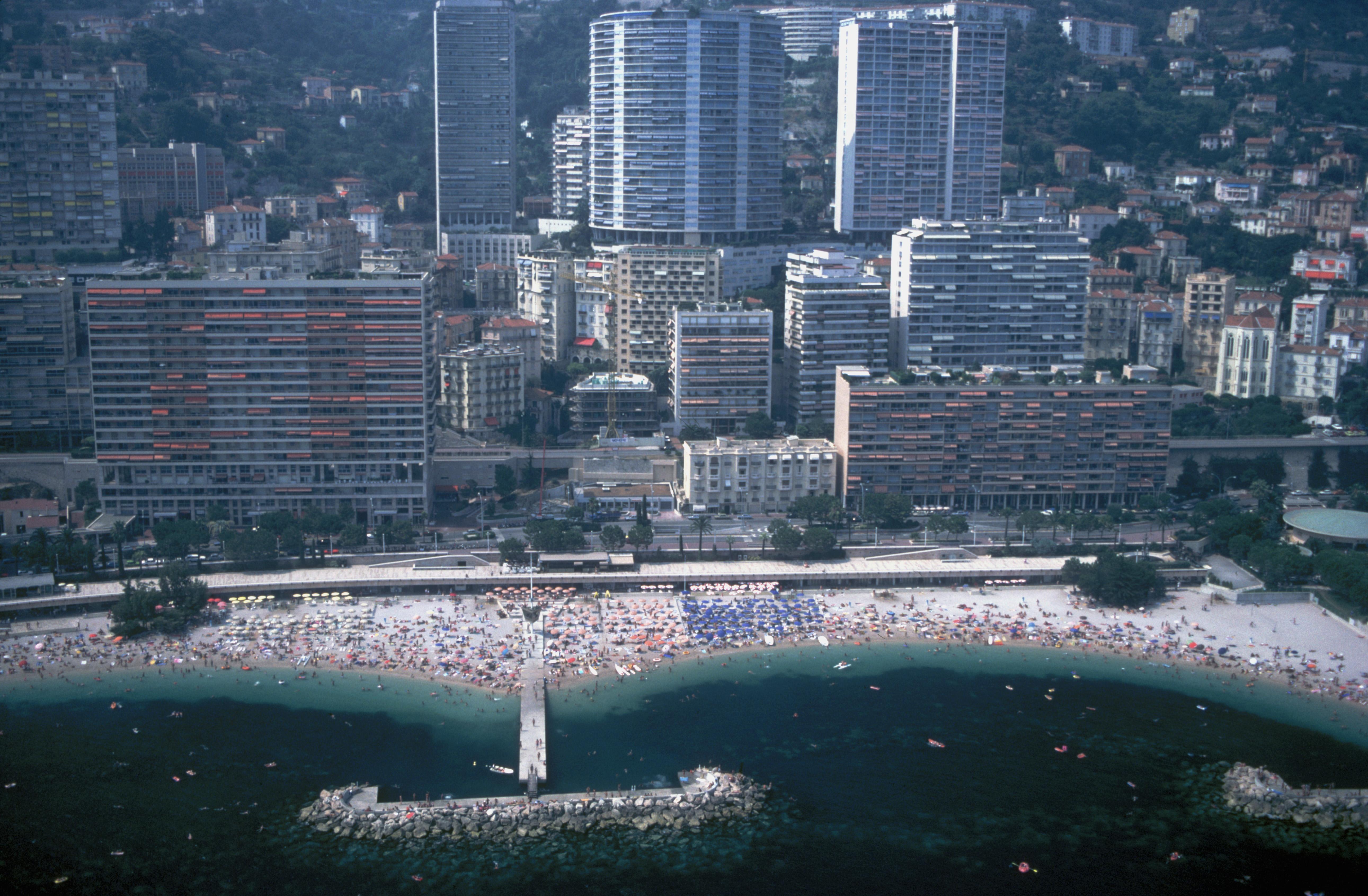 'Monte Carlo' 1981 Slim Aarons Limited Estate Edition Print 

An aerial view of the beach at Monte Carlo, with skyscrapers rising behind, August 1981.

Produced from the original transparency
Certificate of authenticity supplied 
Archive