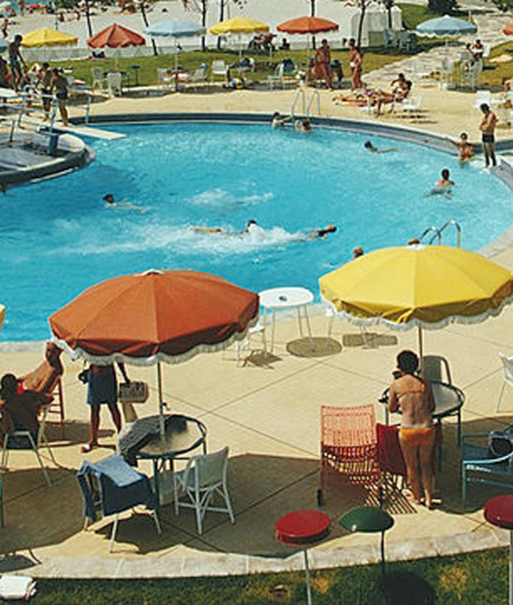 Monte Carlo Beach Club, Monaco, Mittelmeerfotografie aus der Mitte des Jahrhunderts – Photograph von Slim Aarons