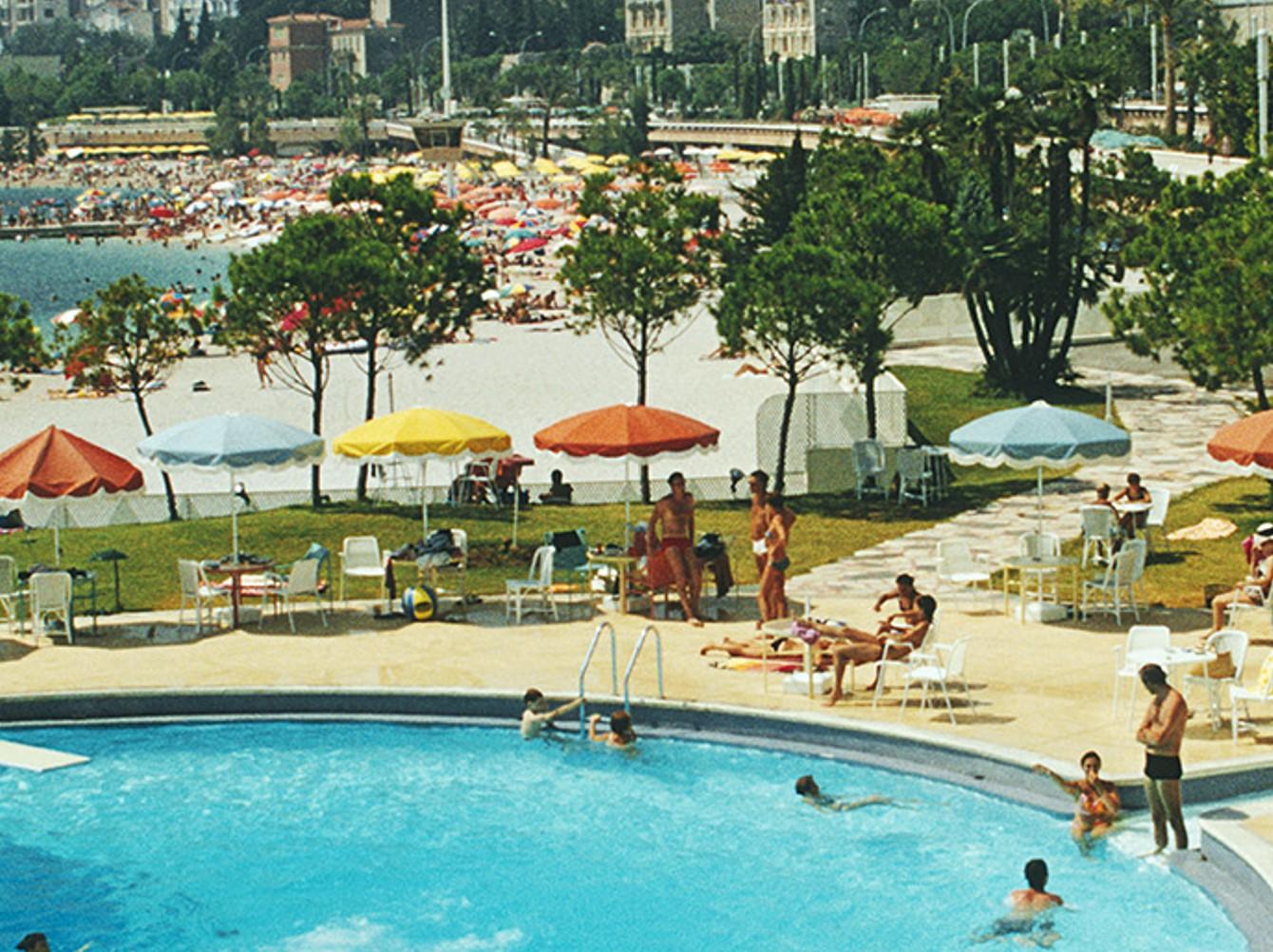 Monte Carlo Hotel Pool, 1970 - Monaco Landscape Photography Swimming Pool by Sea by Slim Aarons

16 x 20