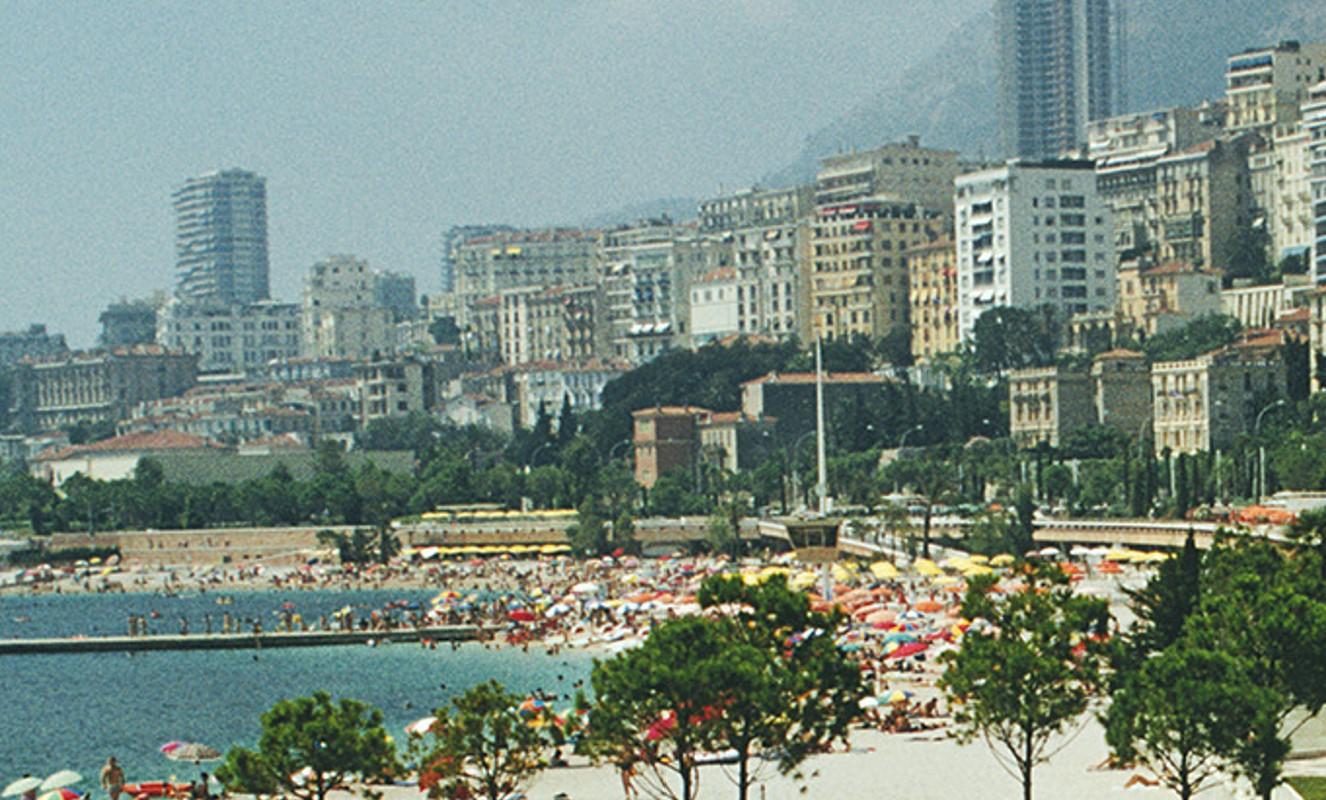 Monte Carlo Hotel Pool, 1970 - Monaco Landscape Photography Swimming Pool by Sea For Sale 3