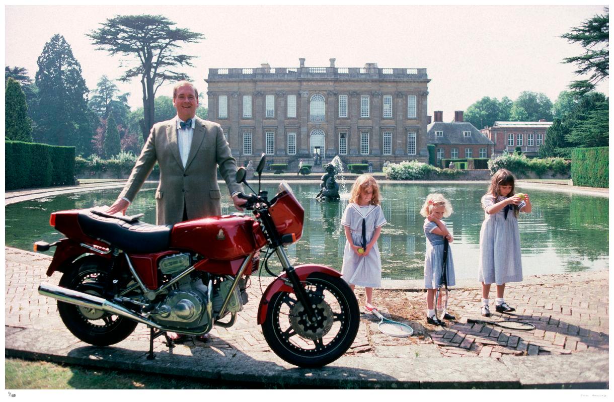 Motorcycling Lord 1990 - Slim Aarons estampillé Estate