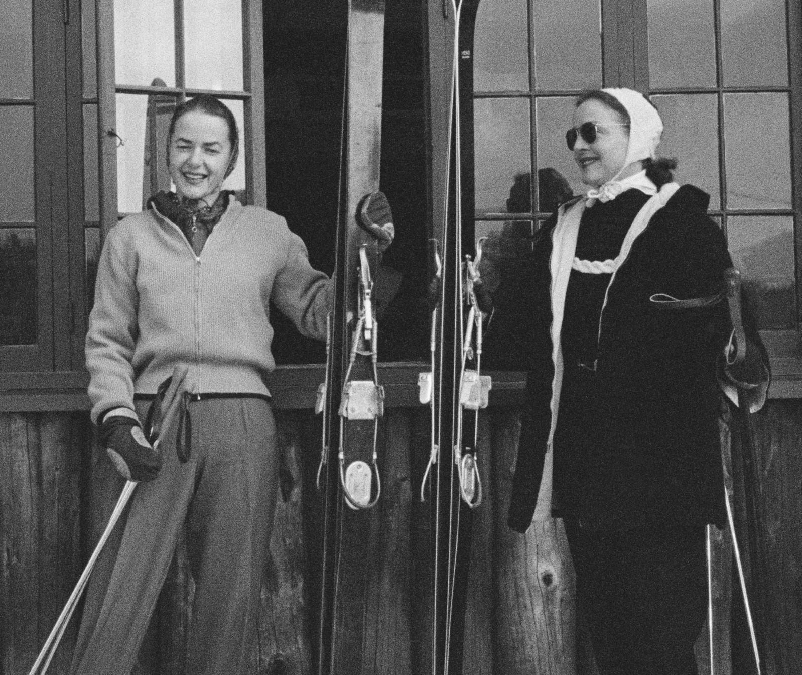 Esquí en Nueva Inglaterra por Slim Aarons - Edición Limitada de Fotografía de Nieve Invernal en venta 5