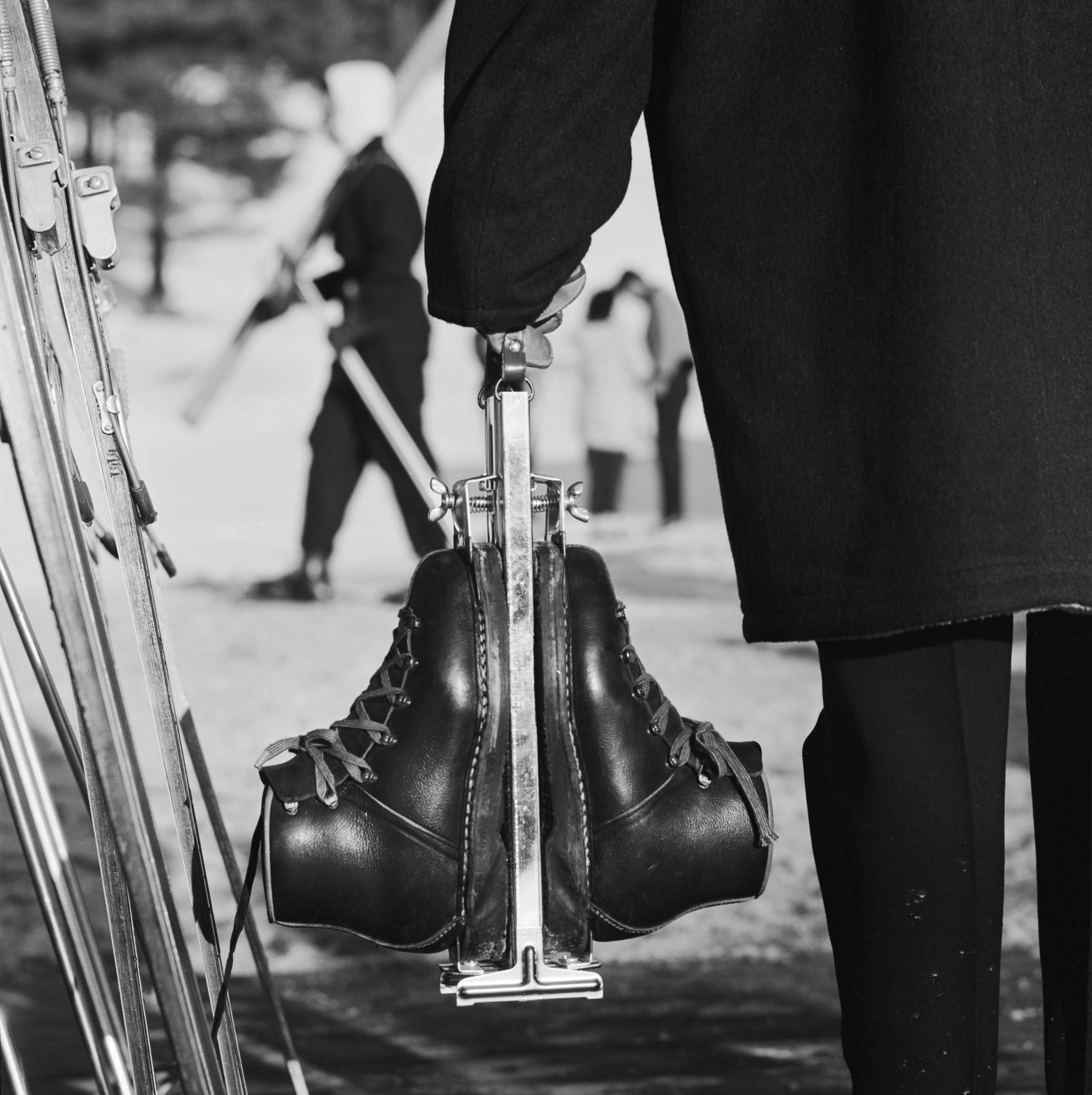 Slim Aarons Black and White Photograph - New England Skiing