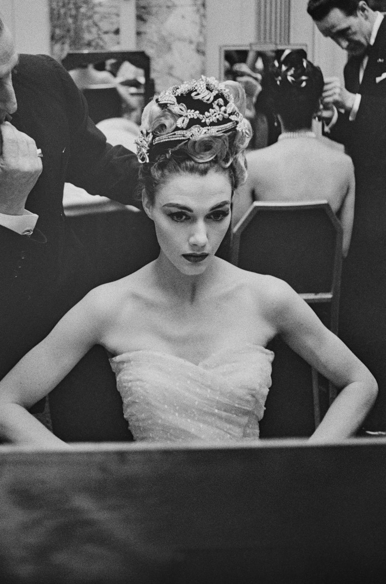 New York Debutante, Estate Edition, Portrait Photograph For Sale 5