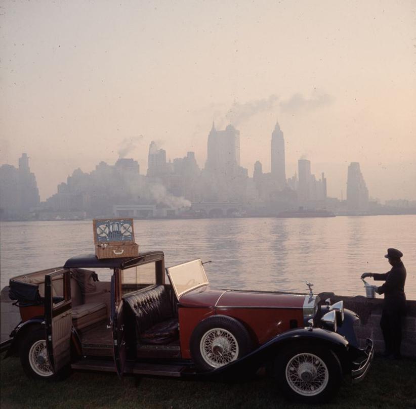 New York Picnic 
1952
by Slim Aarons

Slim Aarons Limited Estate Edition

A chauffeur unpacks a picnic hamper from a Rolls Royce, against the New York skyline. 1952

unframed
c type print
printed 2023
16×16 inches - paper size


Limited to 150