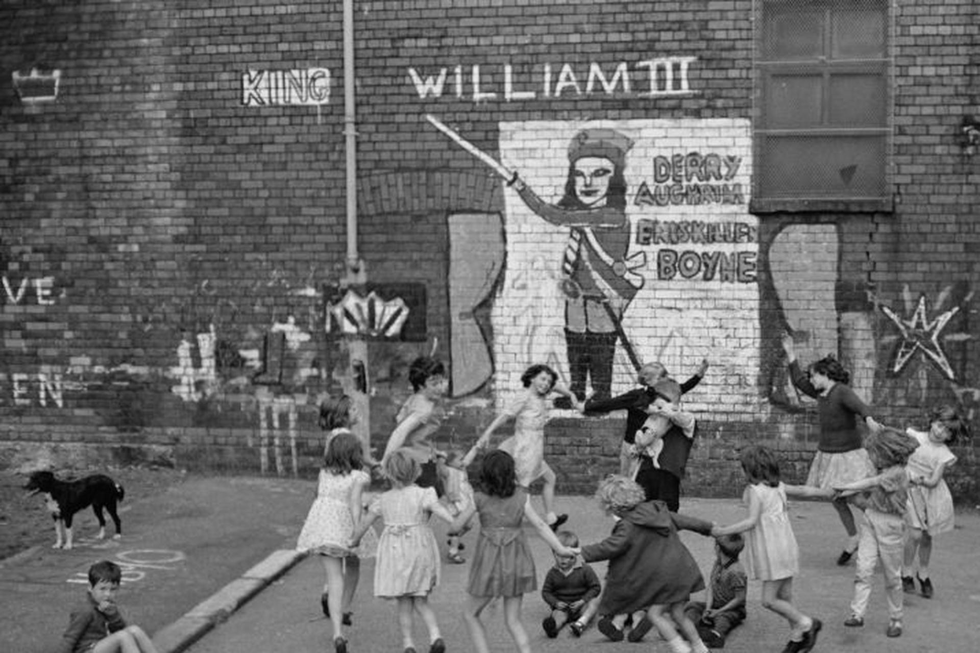 No Surrender, Belfast, Estate Edition, Ritratto fotografico - Black and White Photograph Grigio di Slim Aarons